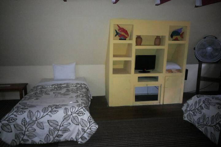 Room 2 of 65