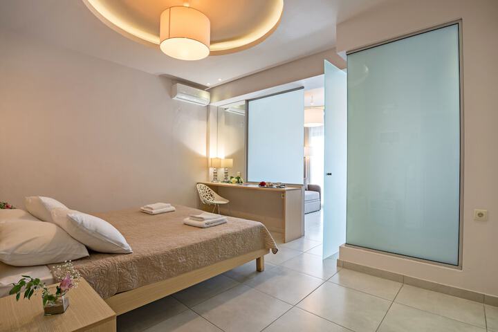 Room 4 of 32