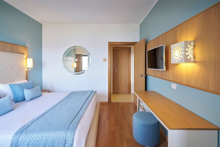 Room 16 of 47