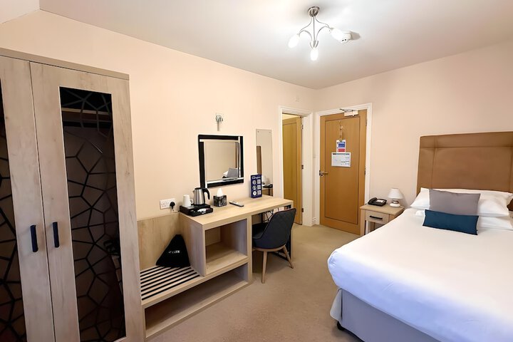 Room 80 of 146