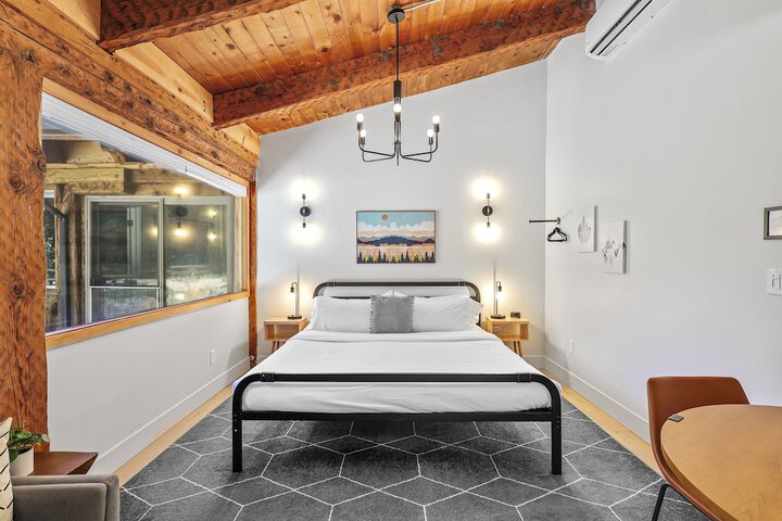 Room 43 of 173