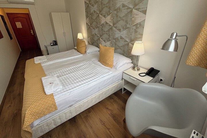Room 25 of 41