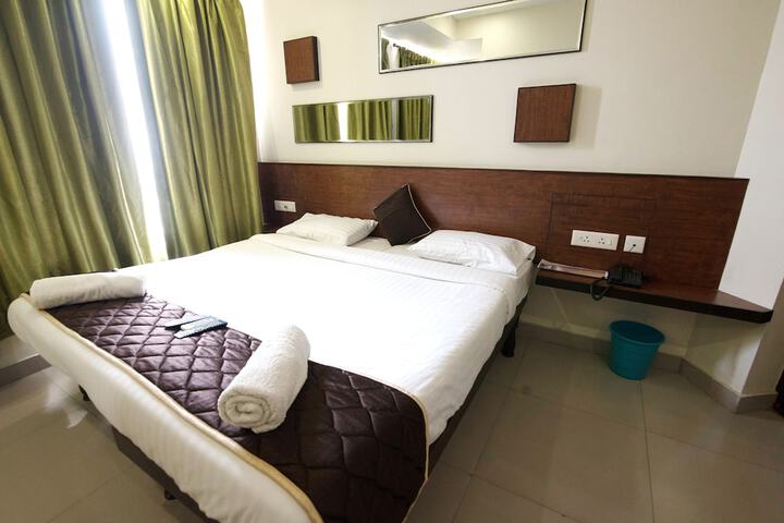 Room 12 of 25