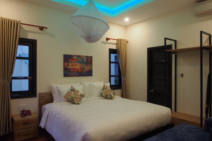 Room 5 of 100