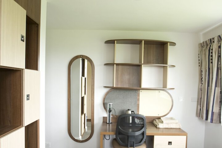 Room 4 of 32