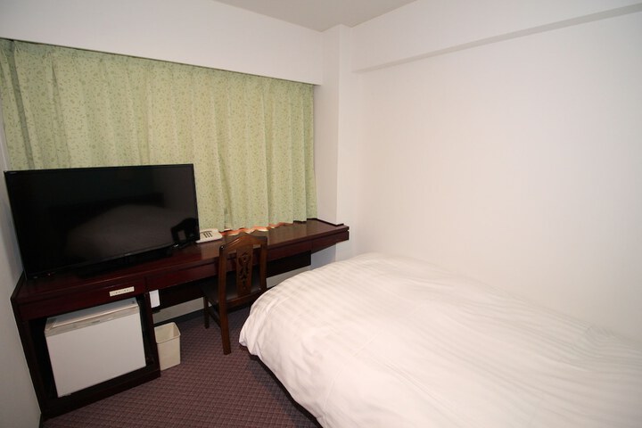 Room 5 of 20