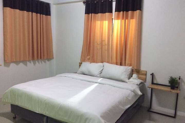 Room 9 of 32
