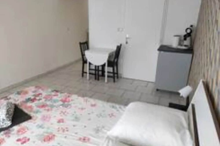 Room 32 of 81