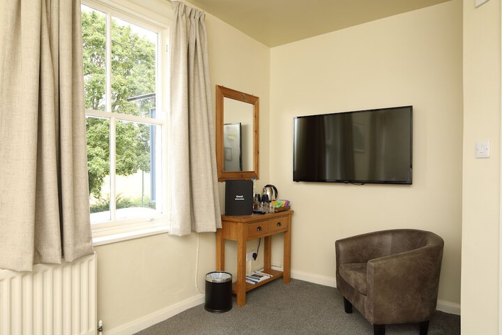 Room 6 of 25
