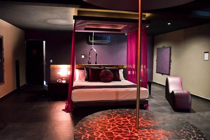 Room 26 of 70