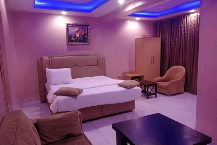 Room 4 of 11