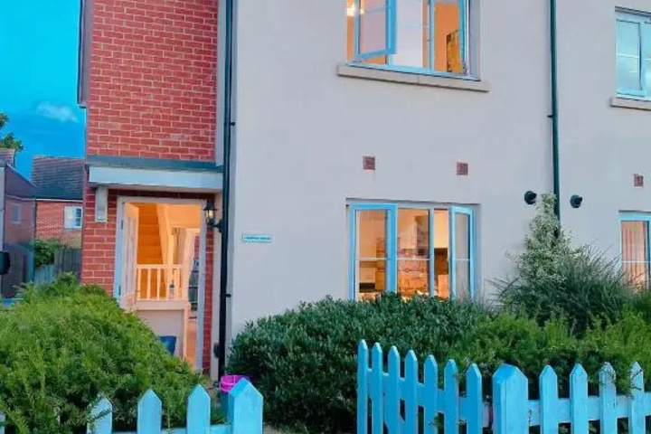 Superb 3-bed House With Parking Garden in London