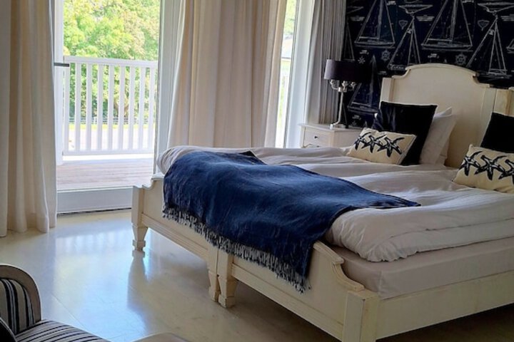 Room 4 of 18