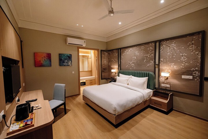 Room 28 of 64