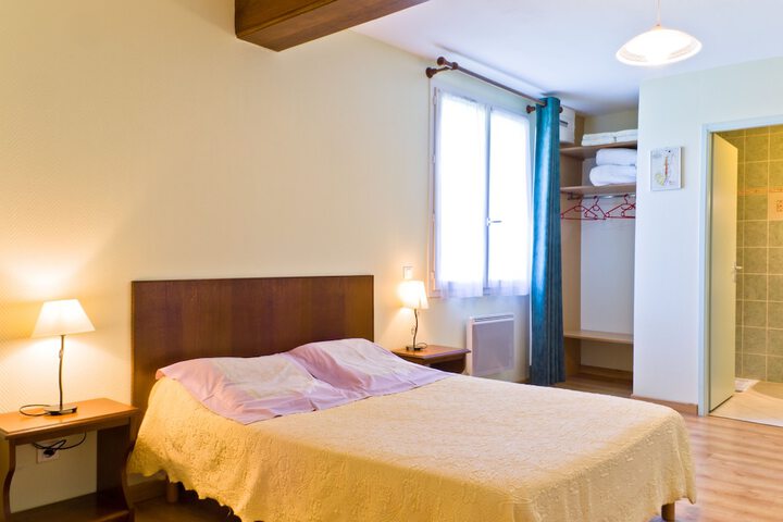 Room 2 of 32