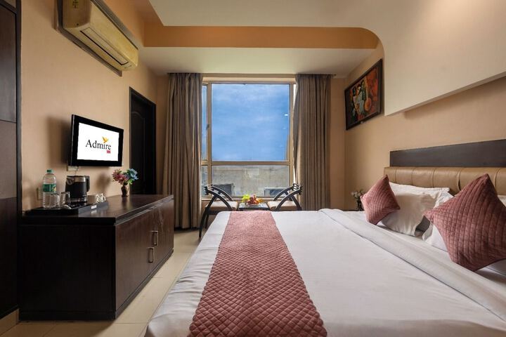Room 18 of 37