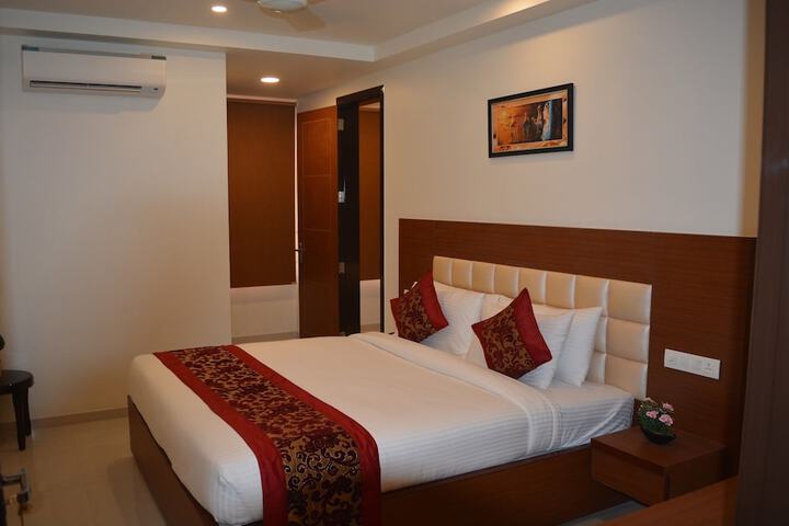 Room 33 of 61