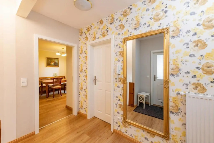 Room 5 of 16