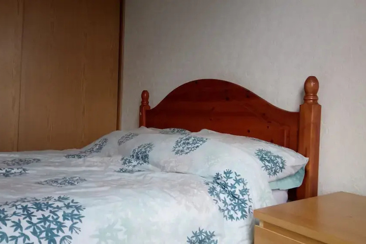 Room 4 of 10