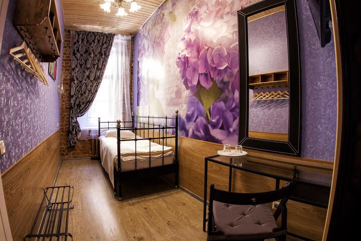 Room 1 of 6