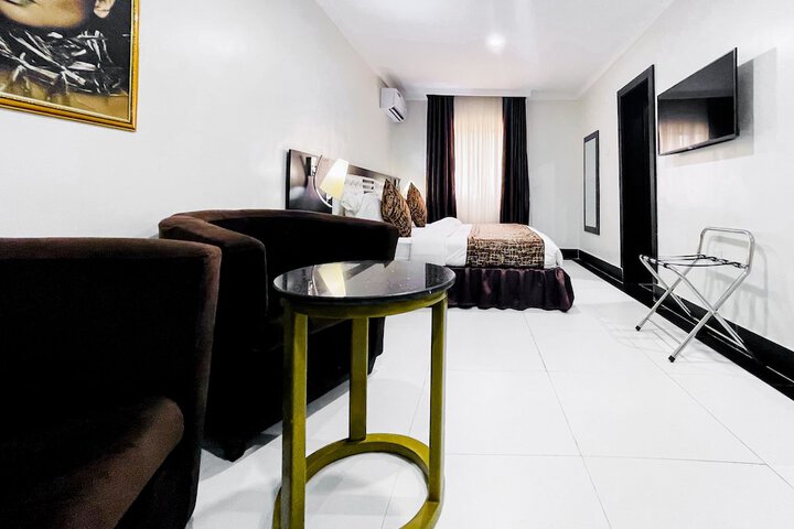 Room 11 of 25