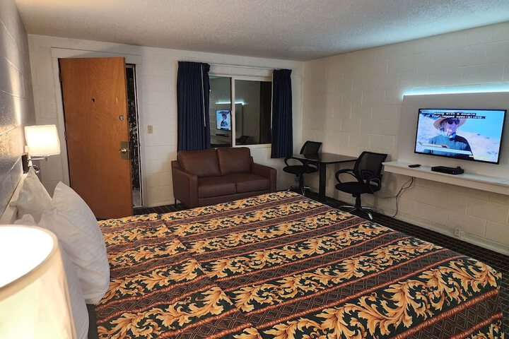 Room 13 of 37
