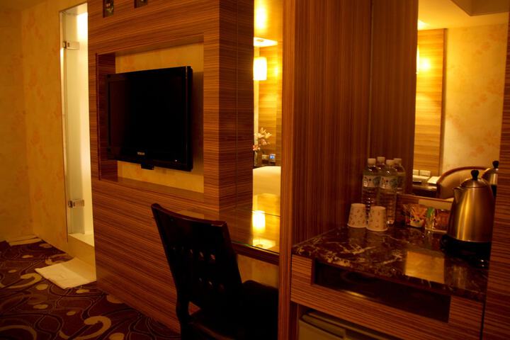 Room 42 of 73