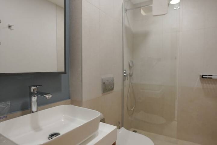Room 17 of 38