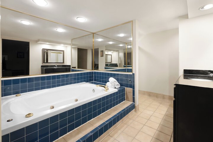 Jetted tub