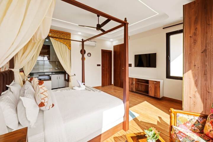 Room 12 of 25