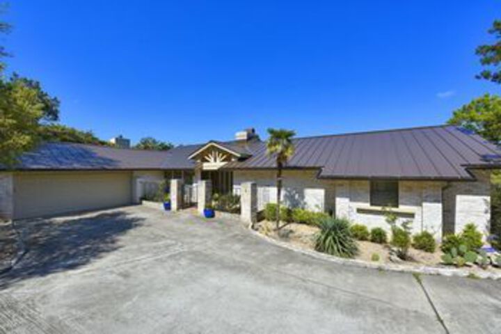 Image of 4Br Lakeway Waterfront by RedAwning