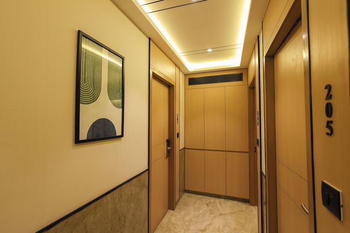 Ballroom/Hall 36 of 44