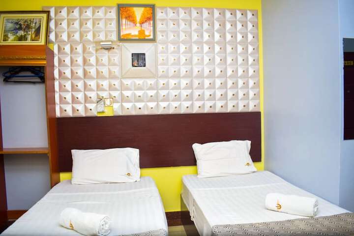 Room 17 of 33
