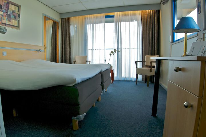 Room 3 of 32