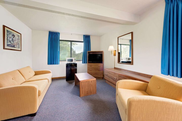 1 King Bed (4 of 14)