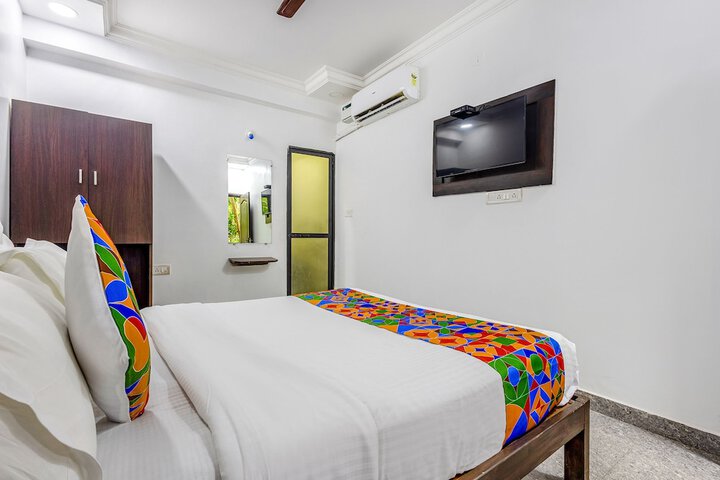 Room 15 of 28