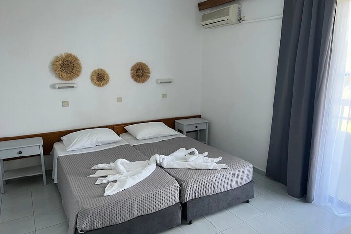 Room 9 of 34