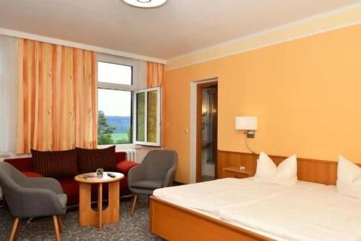 Room 9 of 27