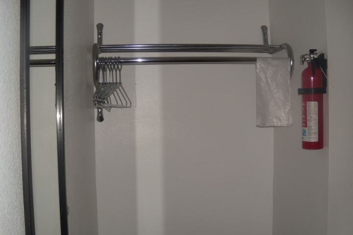 Room 6 of 33