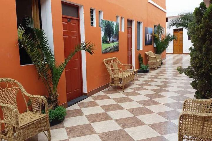Exterior of Hostal Characato Suite