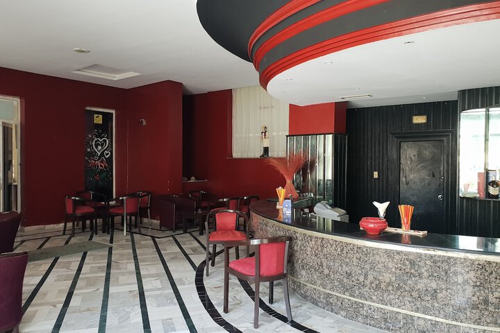 Lounge 18 of 26