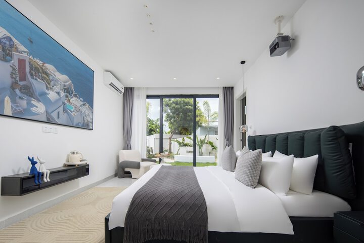 Room 4 of 107