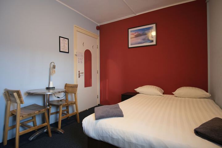 Room 8 of 82