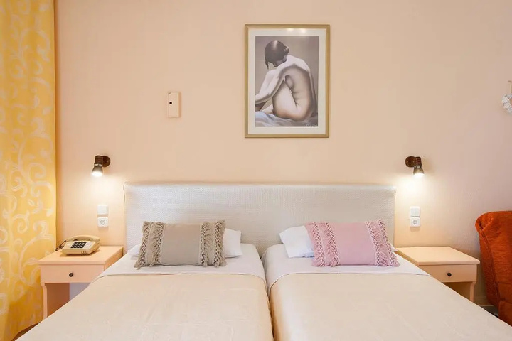 Room 7 of 22