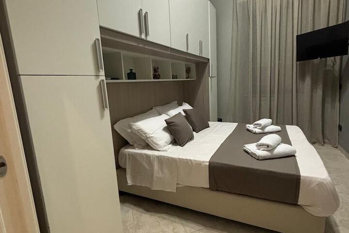 Room 8 of 25