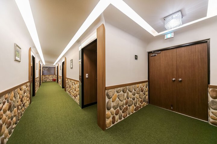 Ballroom/Hall 49 of 66