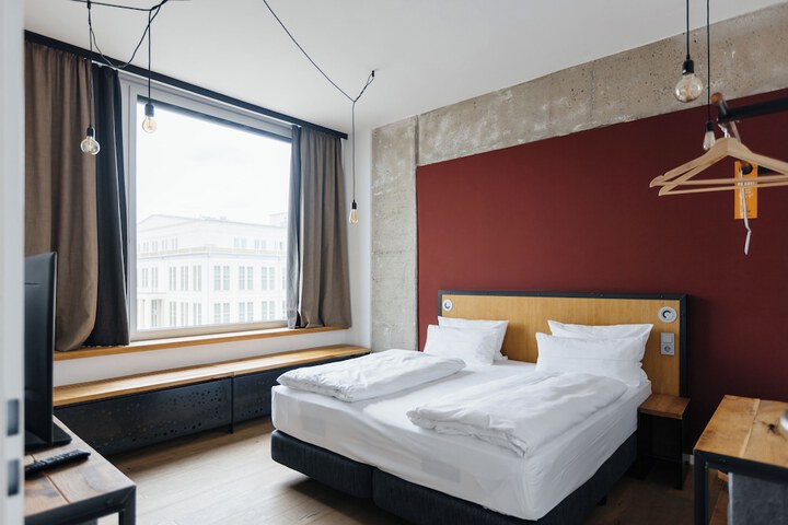 Room 4 of 52