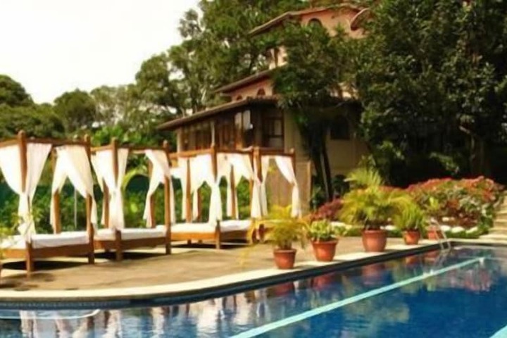 Hotel Pool