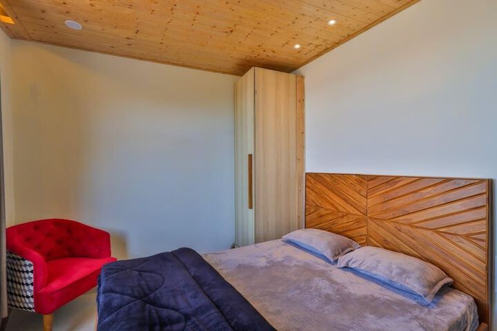 Room 10 of 21