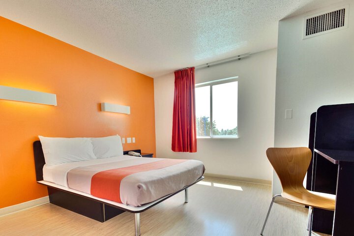 Double Bed Accessible (6 of 13)